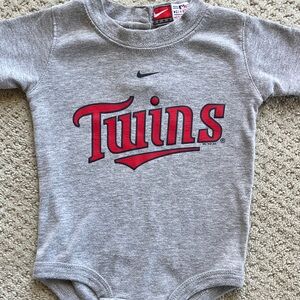 ⚾️ Nike MN Twins Gray and Red Twins Bodysuit onesie MLB baseball